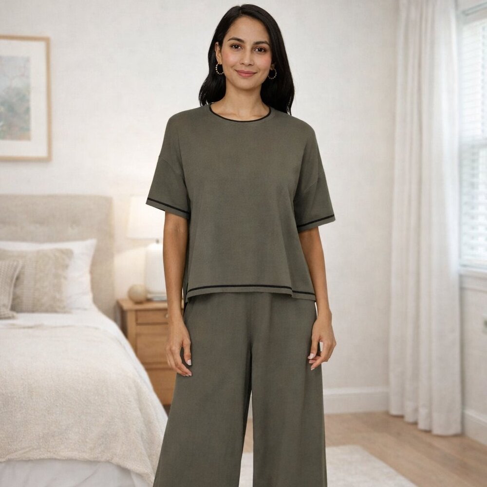 Adrianna Papell Women's Lightweight Sweater Set